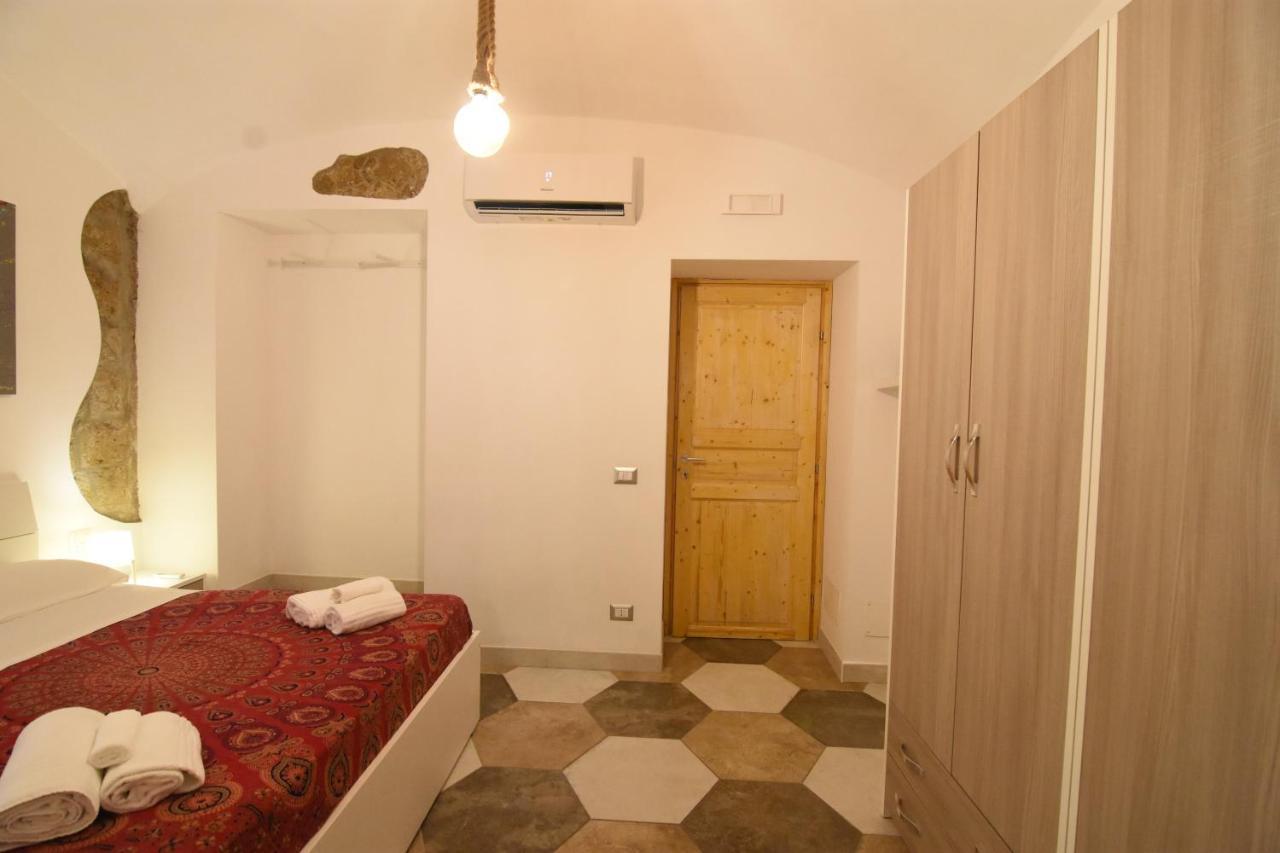 Un Salto A Napoli Apartment Bagian luar foto