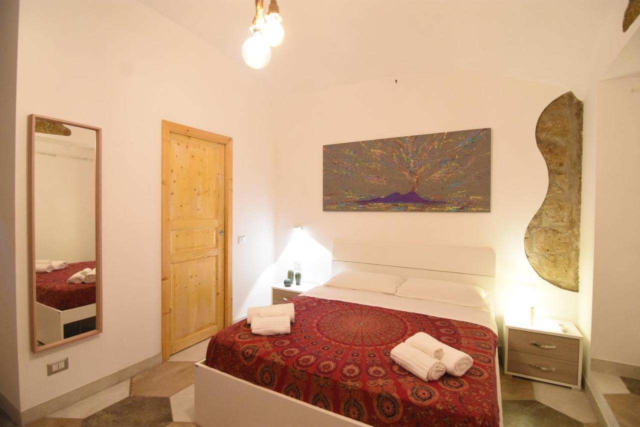 Un Salto A Napoli Apartment Bagian luar foto